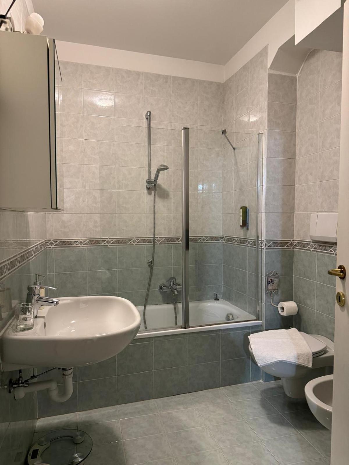 Duomo Nest Entire Apartment Тренто Екстер'єр фото
